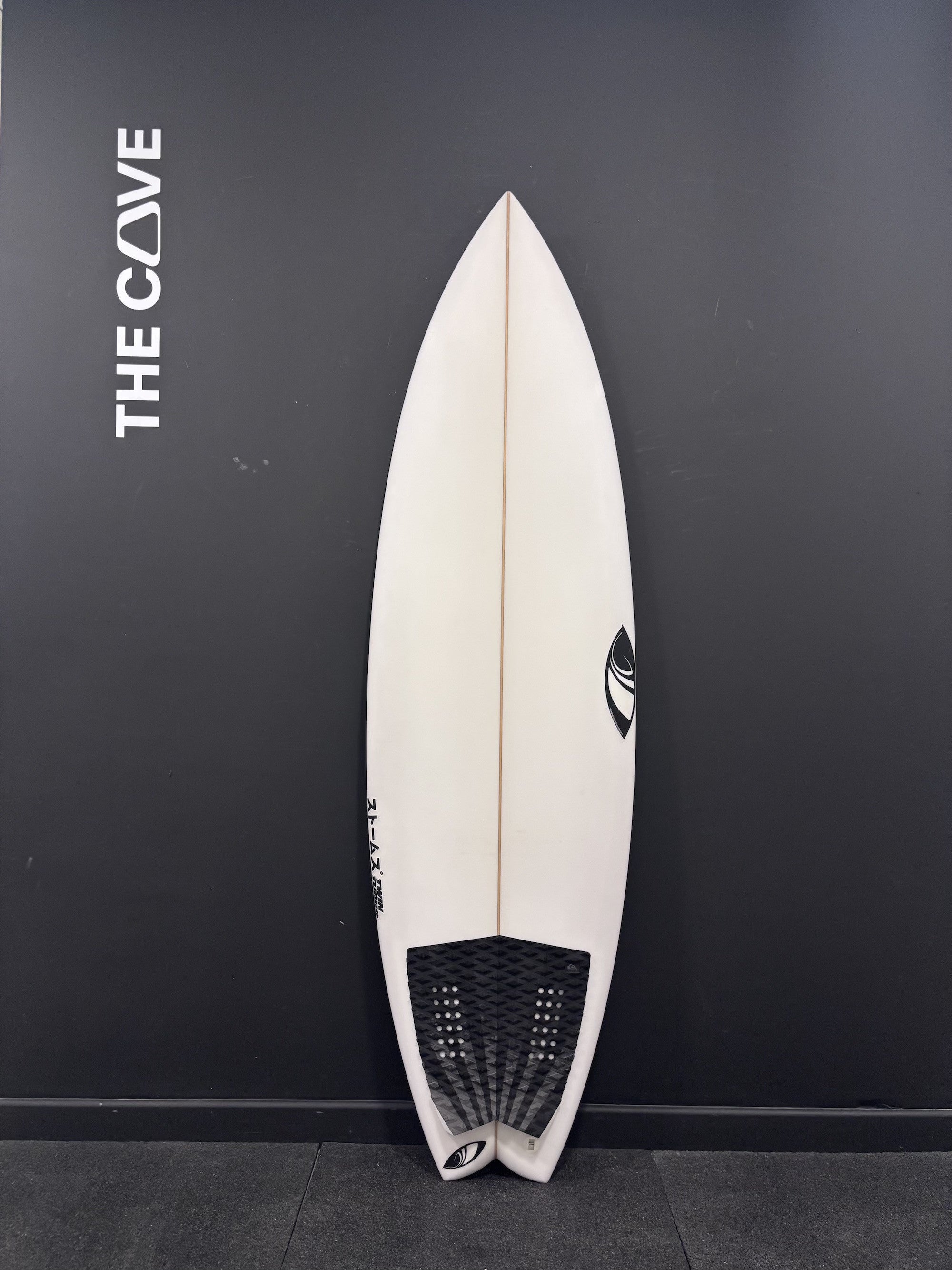 TWIN TURBO 5'9" x 19 1/2" X  2 1/2" - 30.20L, Swallow, 3x  Futures Fin Boxes, PU [Semi New] - ID:979315